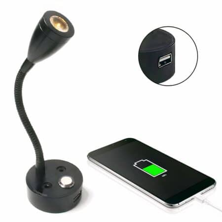 Black wall light with round base, flexible stem and light head. On the right, a telephone with white cable plugged in and half-green battery symbol on the screen. Above, a bubble with a close-up of a USB port on the black base. All on a white background.